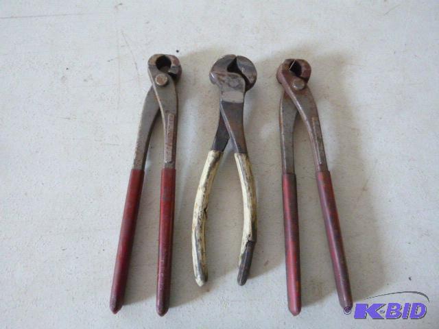 lot 172 image: Three Nippers...
