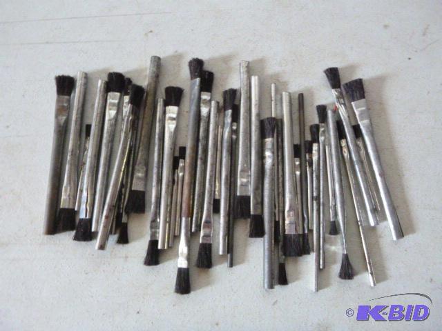 lot 197 image: Miscellaneous Brushes...
