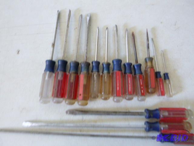 lot 270 image: Miscellaneous Craftsman Screwdrivers...