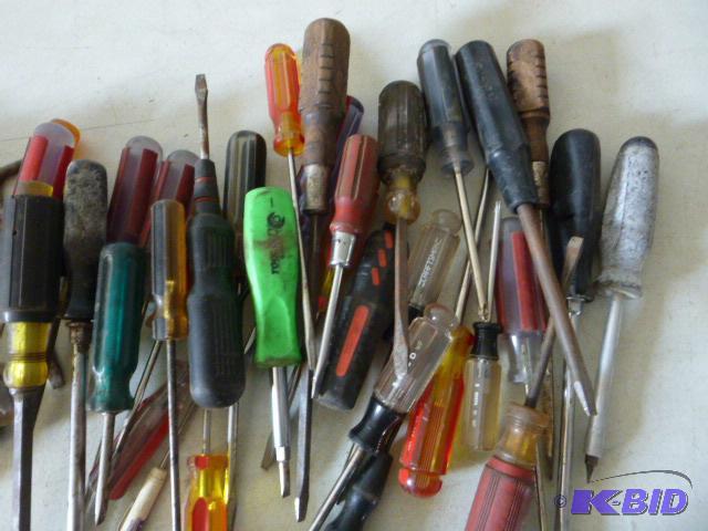 lot 272 image: Large Lot of Miscellaneous Screwdrivers...