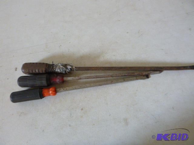 lot 283 image: Three Long Screwdrivers...