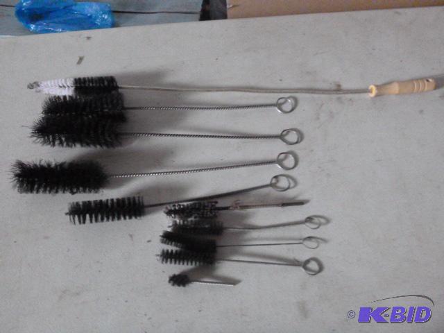 lot 31 image: 10 Brushes...