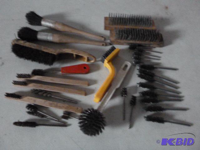 lot 35 image: Lot of Miscellaneous Brushes...
