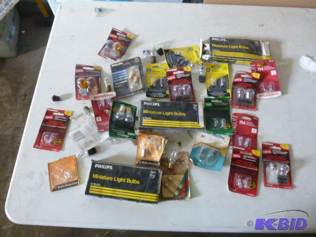 lot 73 image: Lot of Miscellaneous Miniature Light Bulbs...