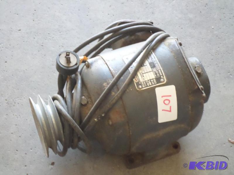 lot 107 image: Master 115230 Volt Electric Motor...