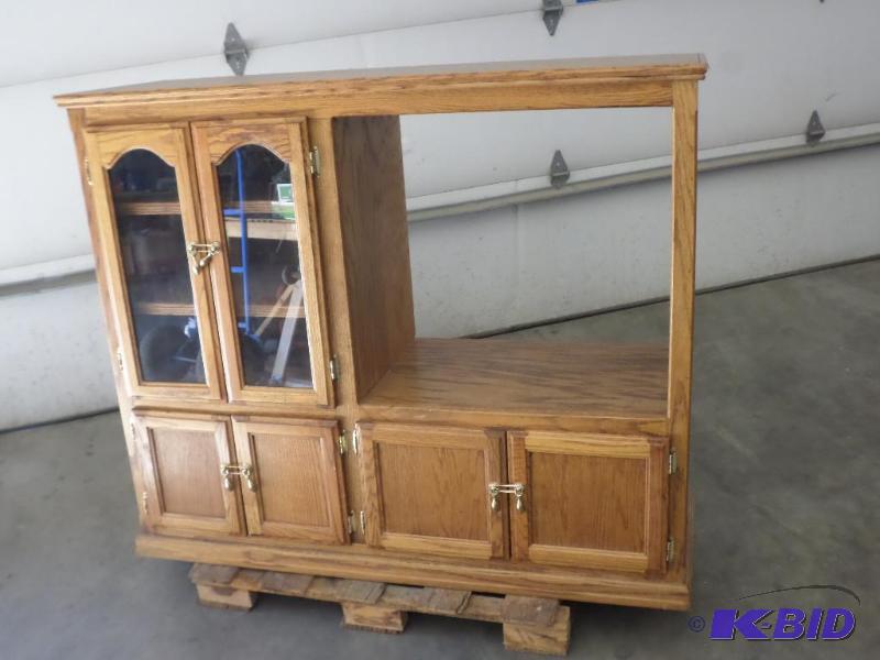 lot 11 image: Nice Rolling Oak Entertainment Center With Ca...