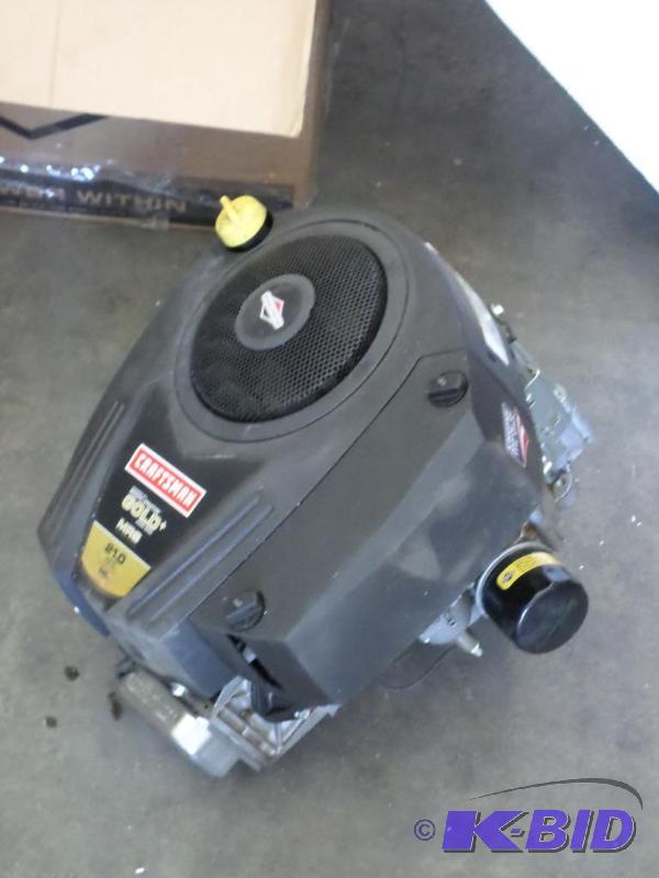 lot 119 image: Briggs & Stratton Gold XRD 21HP Lawn Mowe...