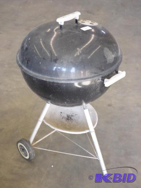 lot 121 image: Weber BBQ Grill...