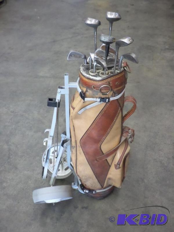 lot 18 image: Vintage Golf Club-Bag-Dolly Set...