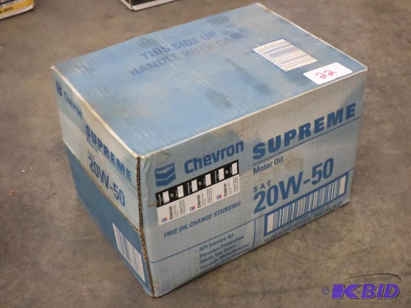 lot 22 image: (12) Quarts Chevron 20W-50 Motor Oil...
