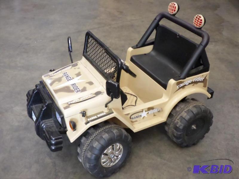 lot 33 image: Range Rider Toddlers Battery Powered Car, Cha...