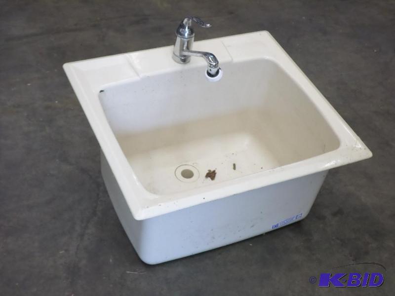 lot 42 image: Utilitub Model 10 Shop Sink...