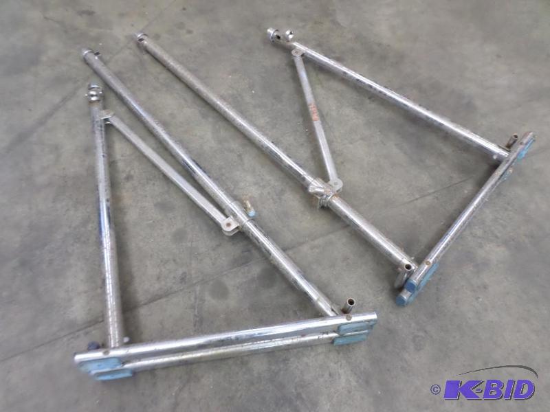lot 45 image: (2) Unknown Steel Stands...