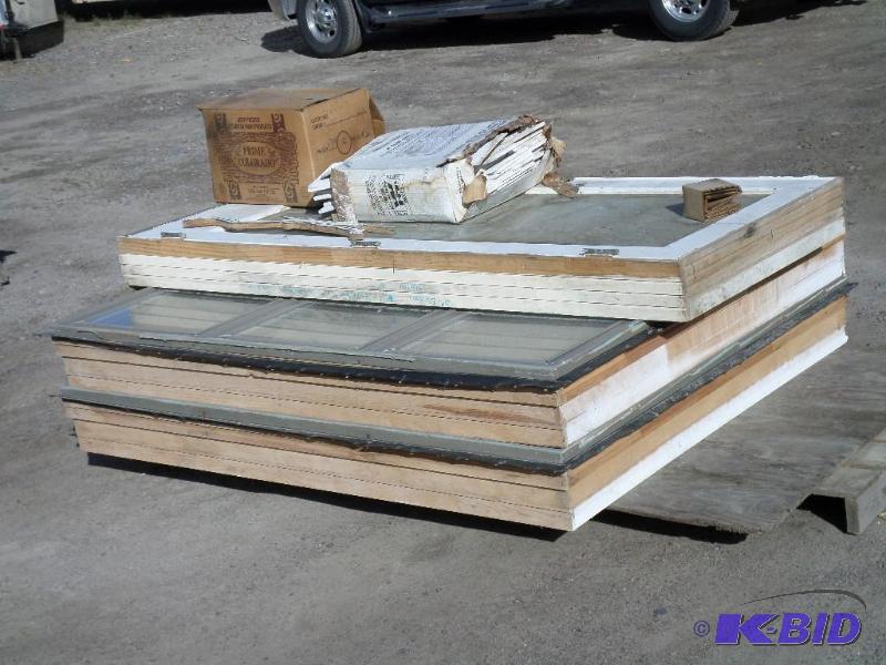 lot 5 image: Pallet Lot Used Aluminum Clad Windows, (1) W...