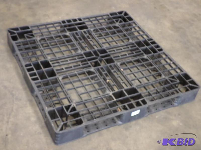 lot 50 image: Industrial Plastic Pallet With 2-Way Fork Poc...