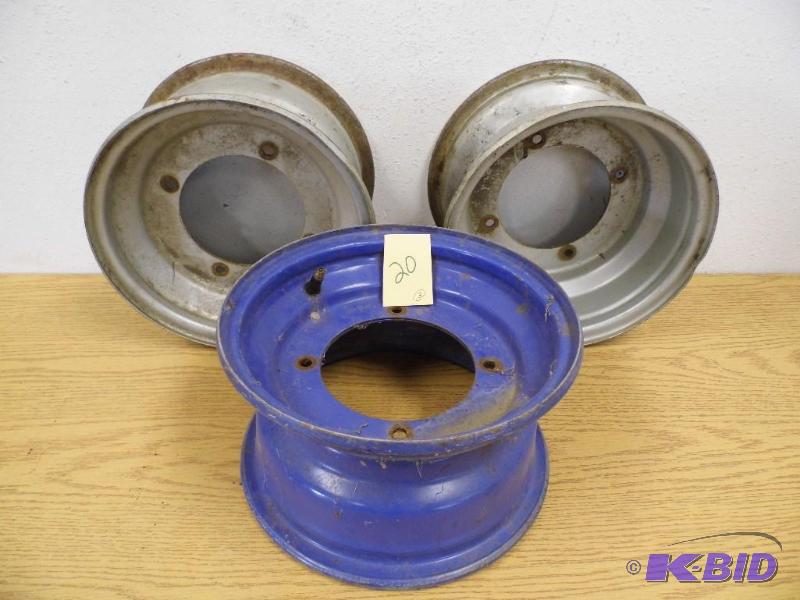lot 20 image: 4 - 10 Rims