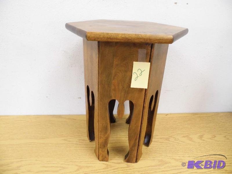 lot 22 image: Plant Stand or Side Table