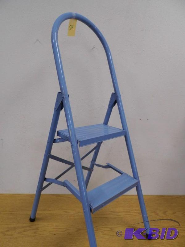 lot 26 image: Step Stool