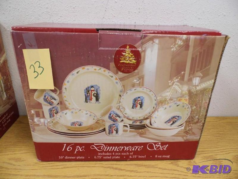 lot 33 image: 16 Piece Dinner Set