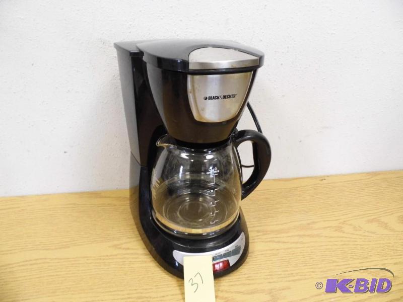 lot 37 image: Black & Decker Coffee Maker