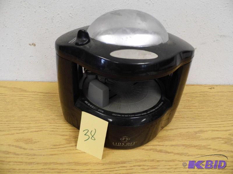 lot 38 image: Black & Decker Lids Off