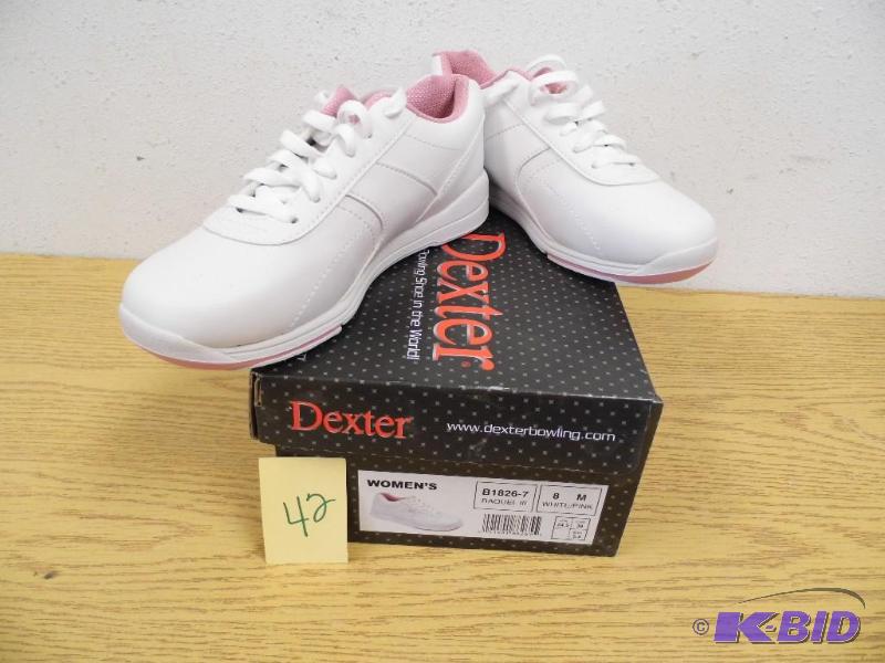 lot 42 image: New Dexter Bowling Shoes