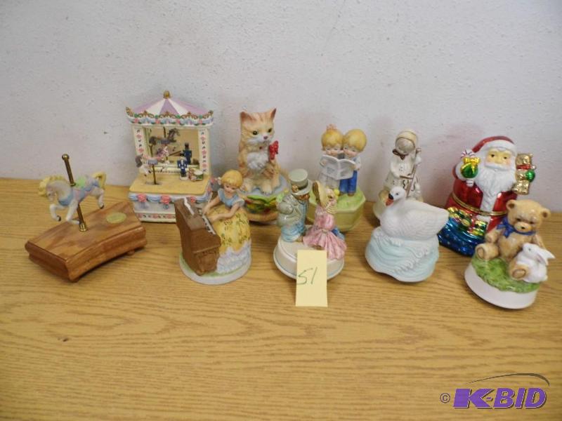lot 51 image: Music Boxes