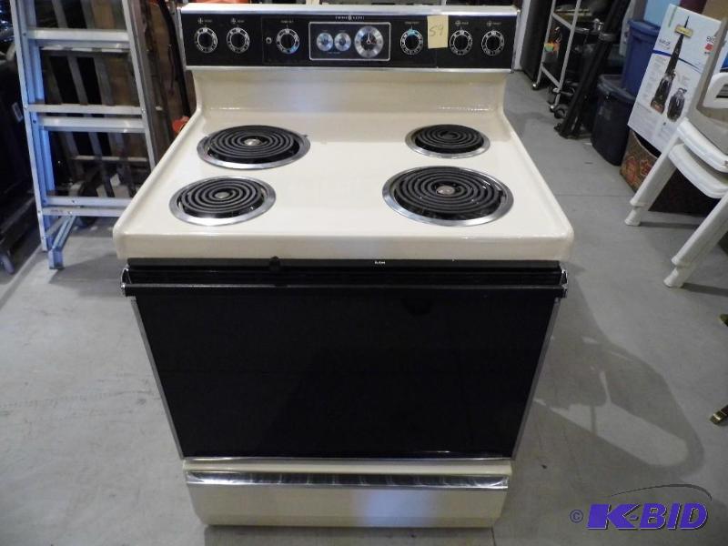 lot 59 image: GE Stove