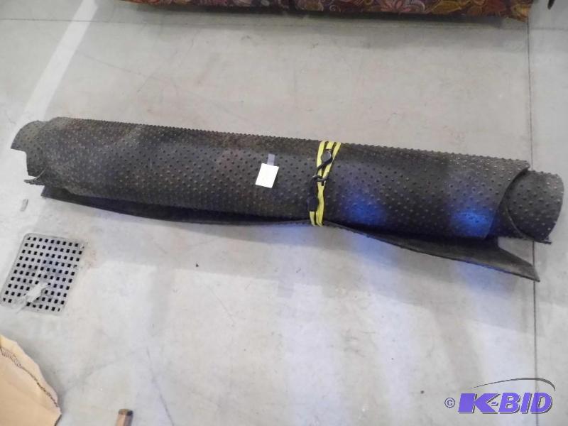 lot 70 image: Truck Bed Mat