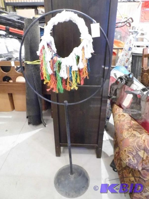 lot 71 image: Bird Stand
