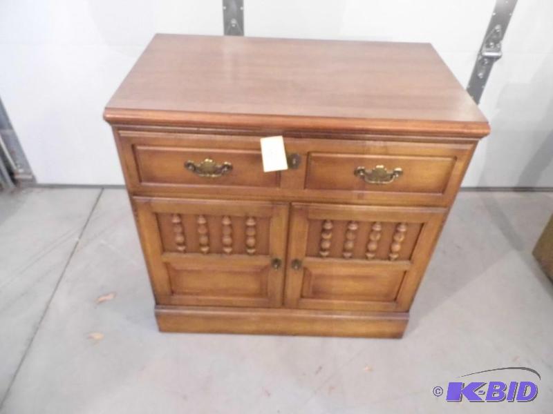 lot 91 image: Dresser or Night Stand
