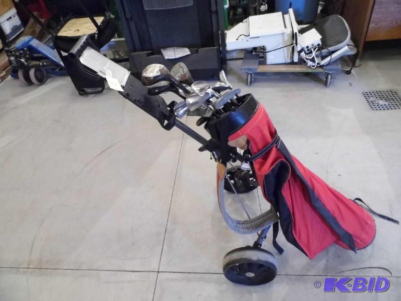 lot 92 image: Golf Bag with Clubs