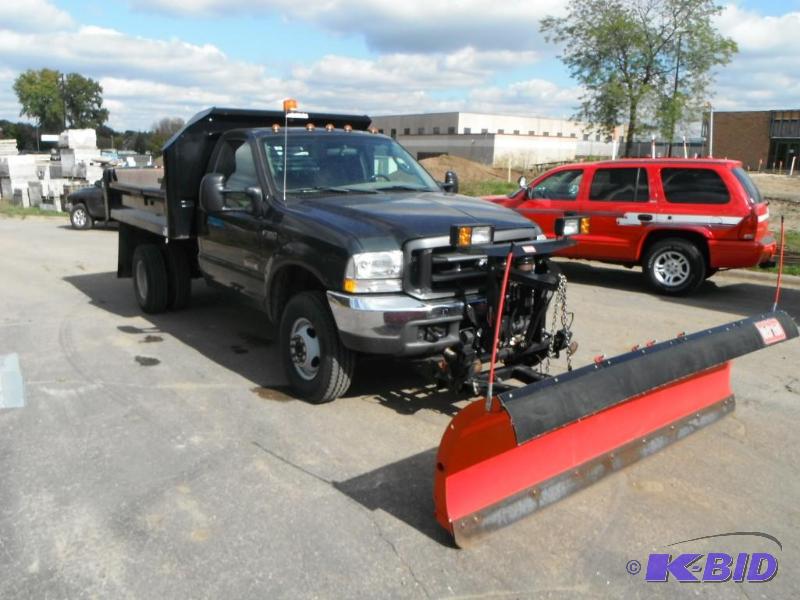 2004 Ford F-350 Pick Contractor Dump with 9 Foot Plow