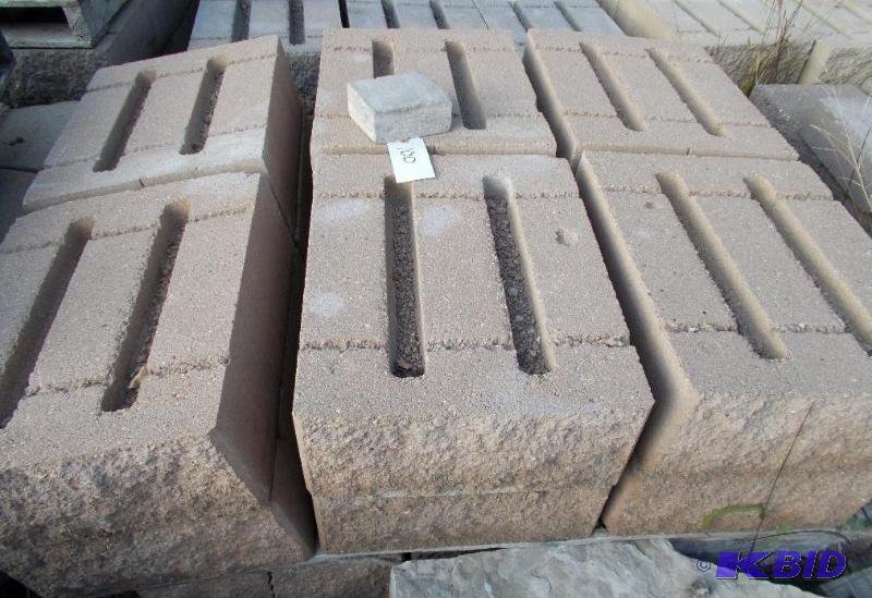 lot 100 image: 1 Pallet of Londonstone Rock Face Steps...