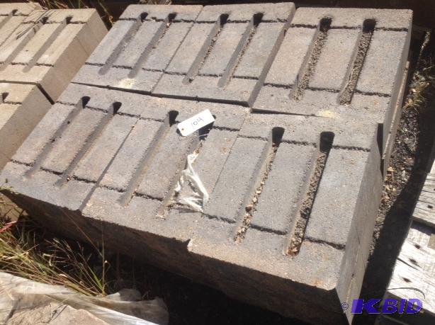 lot 104 image: 1 Pallet of Londonstone Retaining Wall Block ...