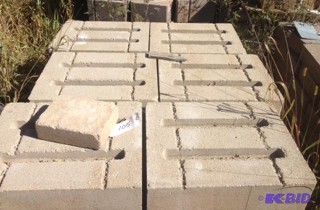 lot 105 image: 1 Pallet of Londonstone Retaining Wall Block ...