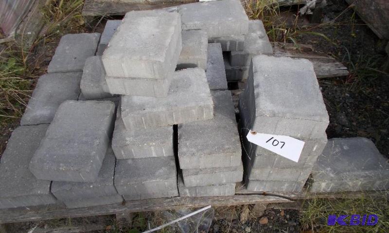 lot 107 image: 1 Pallet of Londonstone Charcoal Pavers...
