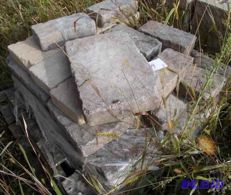 lot 109 image: 1 Pallet of Londonstone Pavers In Assorted Si...