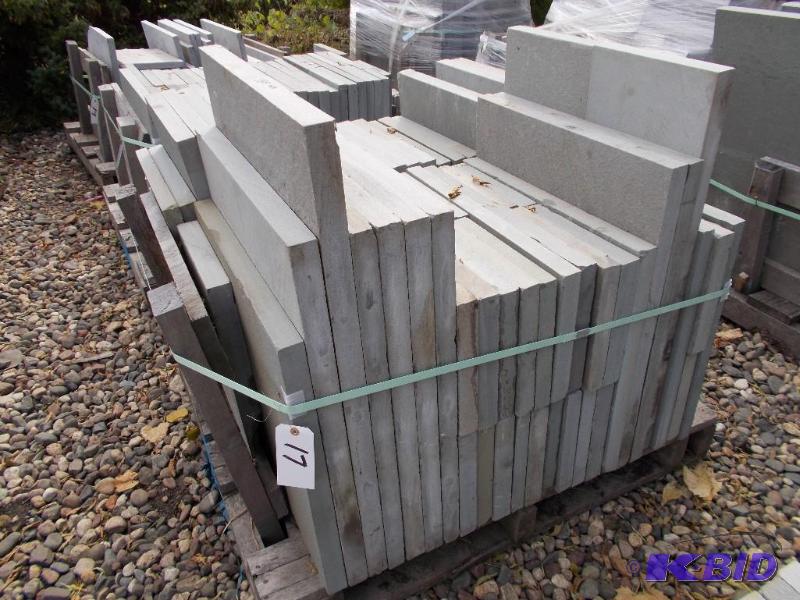 lot 17 image: 1 Pallet of Bluestone Thermal Patio Stone 1 1...