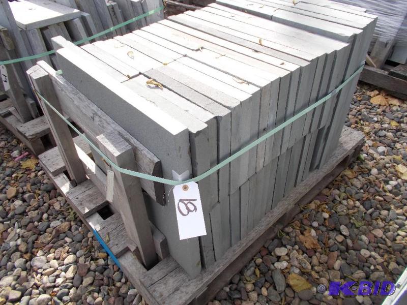 lot 18 image: 1 Pallet of Bluestone Thermal Patio Stone 1 1...
