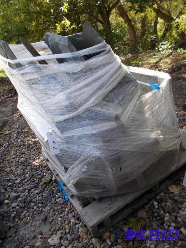 lot 26 image: 1 Pallet of Bluestone Flagstone In Irregular ...