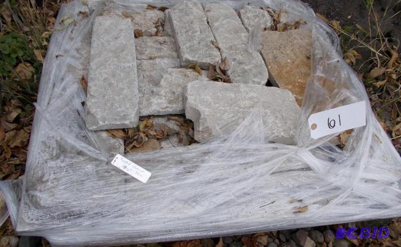 lot 61 image: 1 Pallet Tumbled Thin Veneer PatioWall Stone...
