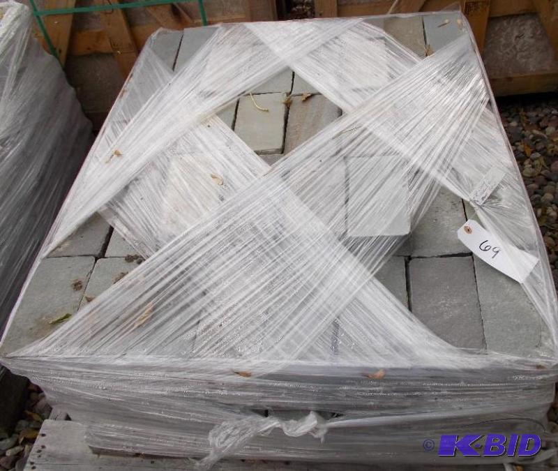 lot 69 image: 1 Pallet of Bluestone Holland 2" Pavers ...