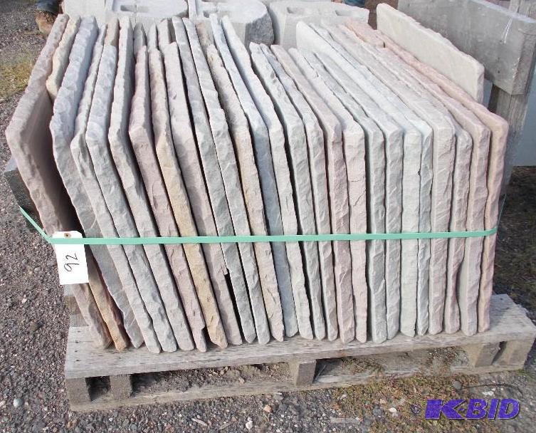 lot 92 image: 1 Pallet of Bluestone Flagstone Patterned Pat...