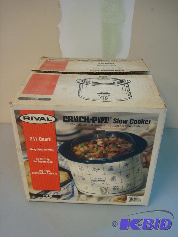 New 2.5 Qt Crock Pot, Some Wear to Box...