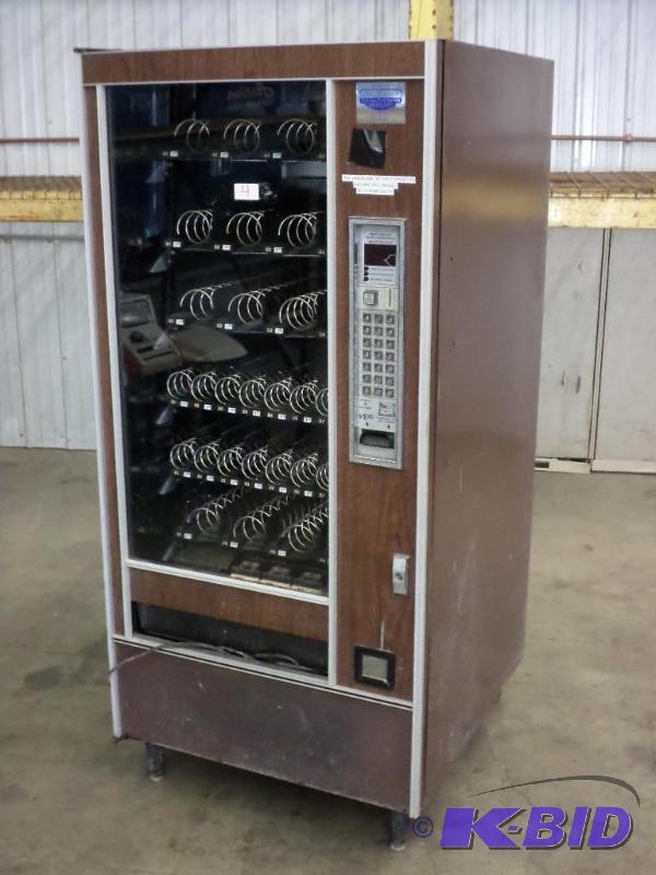 lot 4 image: Automatic Products Model &quotSnackshop-6600...