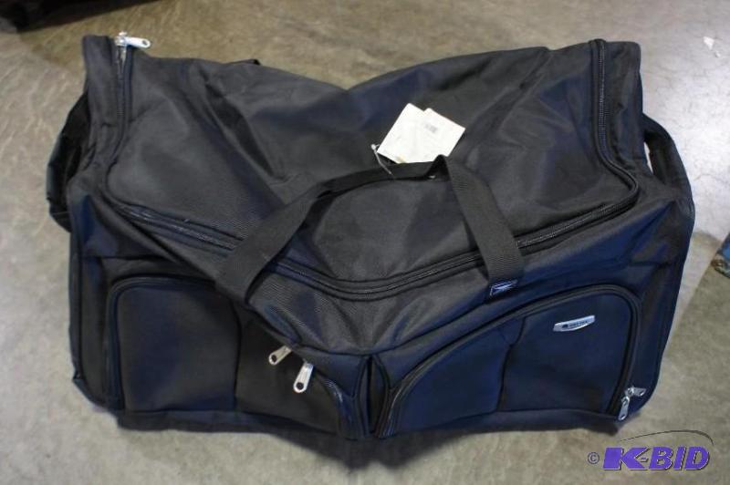 lot 21 image: Delsey travel duffle bag with wheels. Black i...