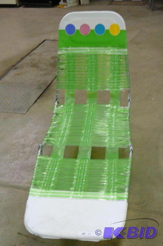 lot 17 image: Lawn chair...