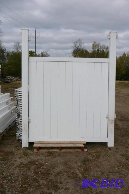 lot 22 image: Privacy&nbspfencing  200 plus feet PVC ...