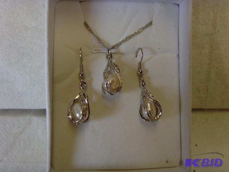 Pearl Tear Drop Set
